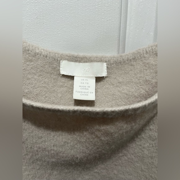 H&M puff sleeve sweater size XL - Picture 4 of 4